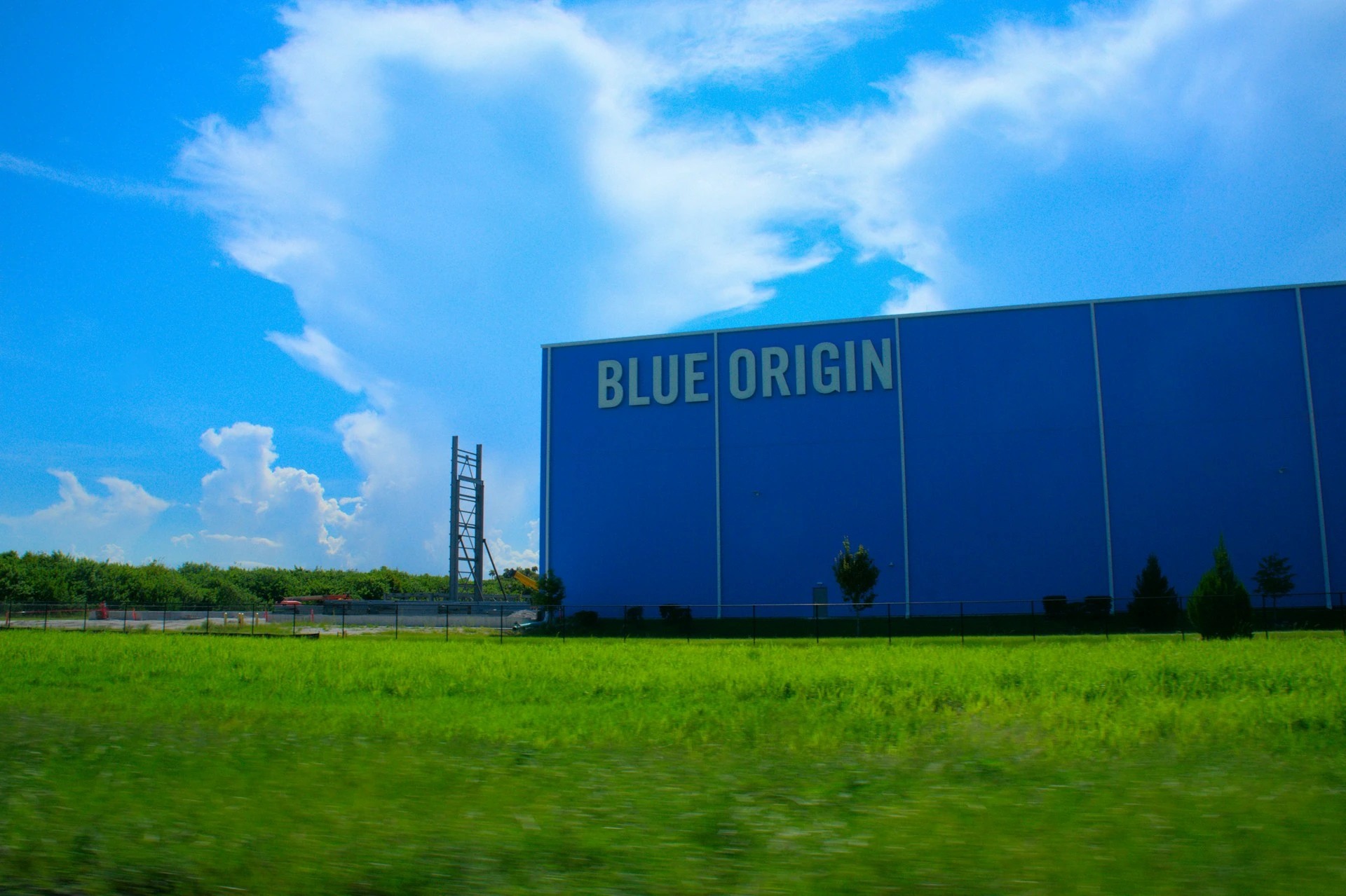 أطلقت Blue Origin بنجاح صاروخ New Shepard لتجربة الجاذبية القمرية