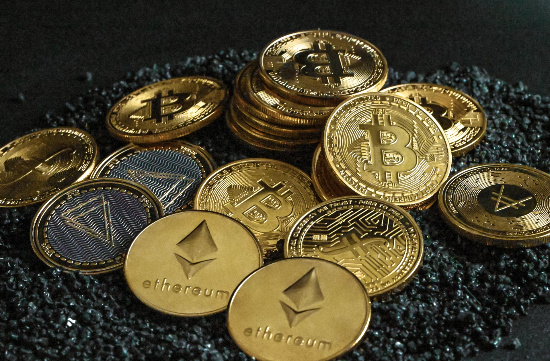 أكثر من 1000 مستخدم قاموا بتحميل حزمة PyPI التي سرقت مفاتيح الكريبتو الخاصة