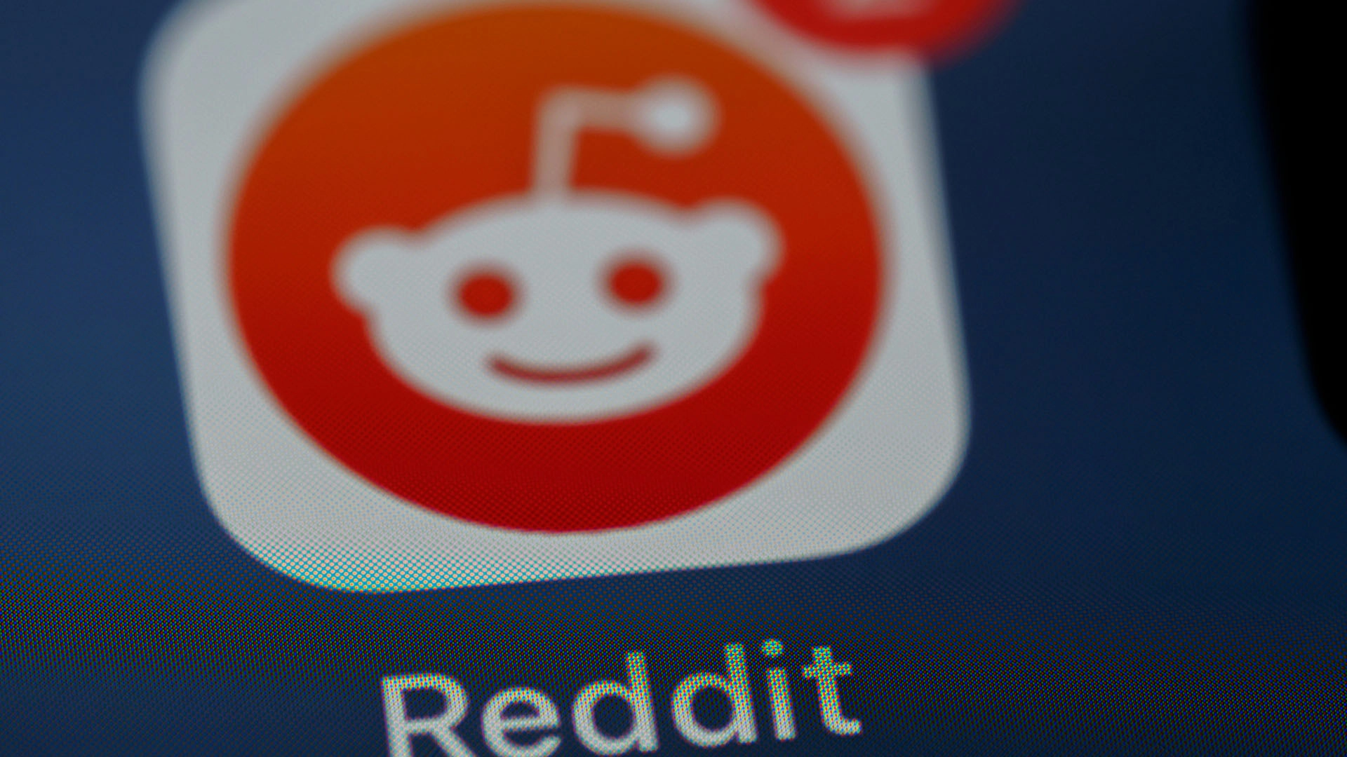 نصب جديد على رديت يصيب المستخدمين ببرامج ضارة تسرق العملات الرقمية عبر برنامج تداول مزيف