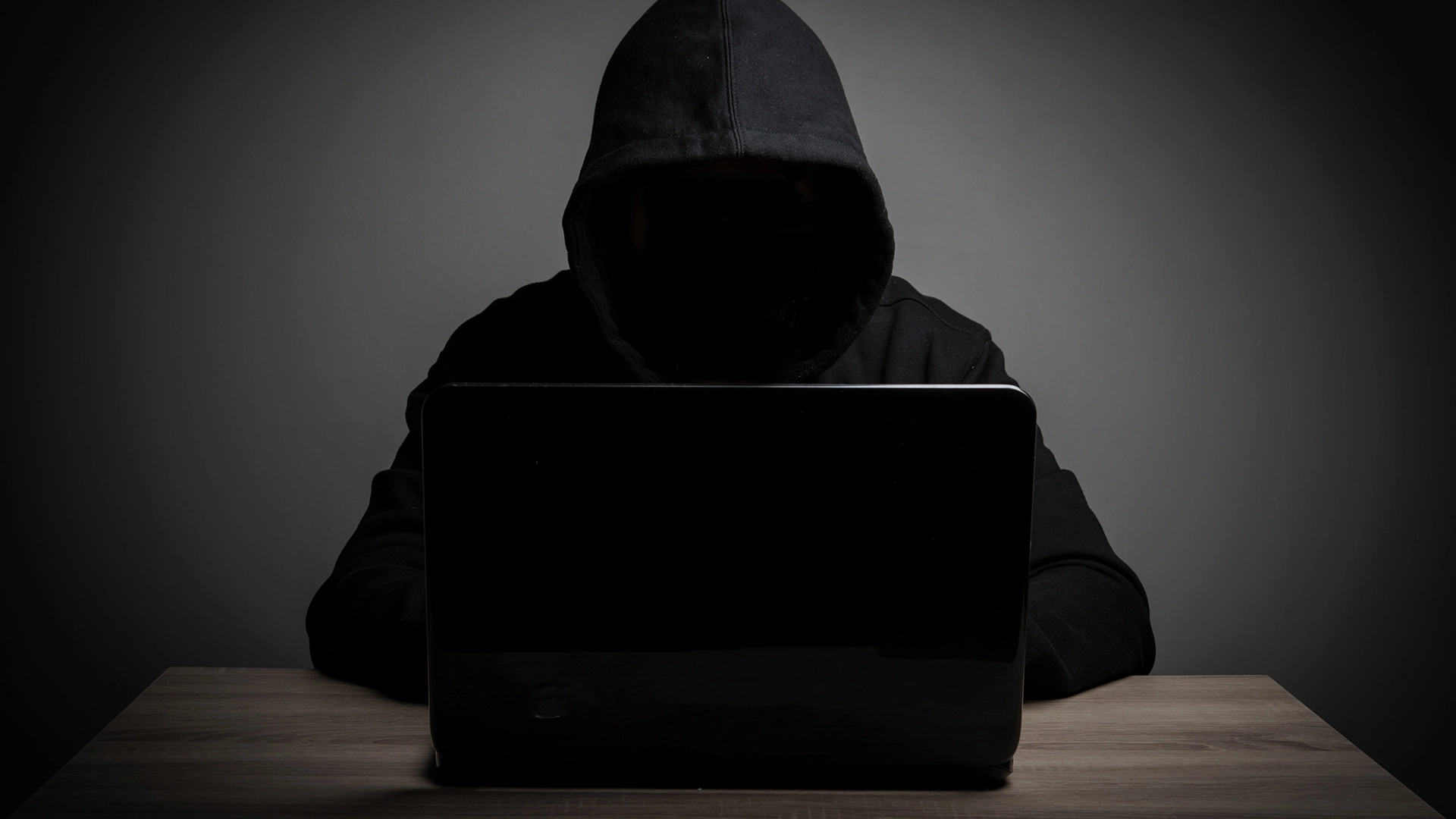 الهاكرز يخفون البرامج الخبيثة كملفات شاشات التوقف في هجوم بريدي إلكتروني مزيف حول الشحن