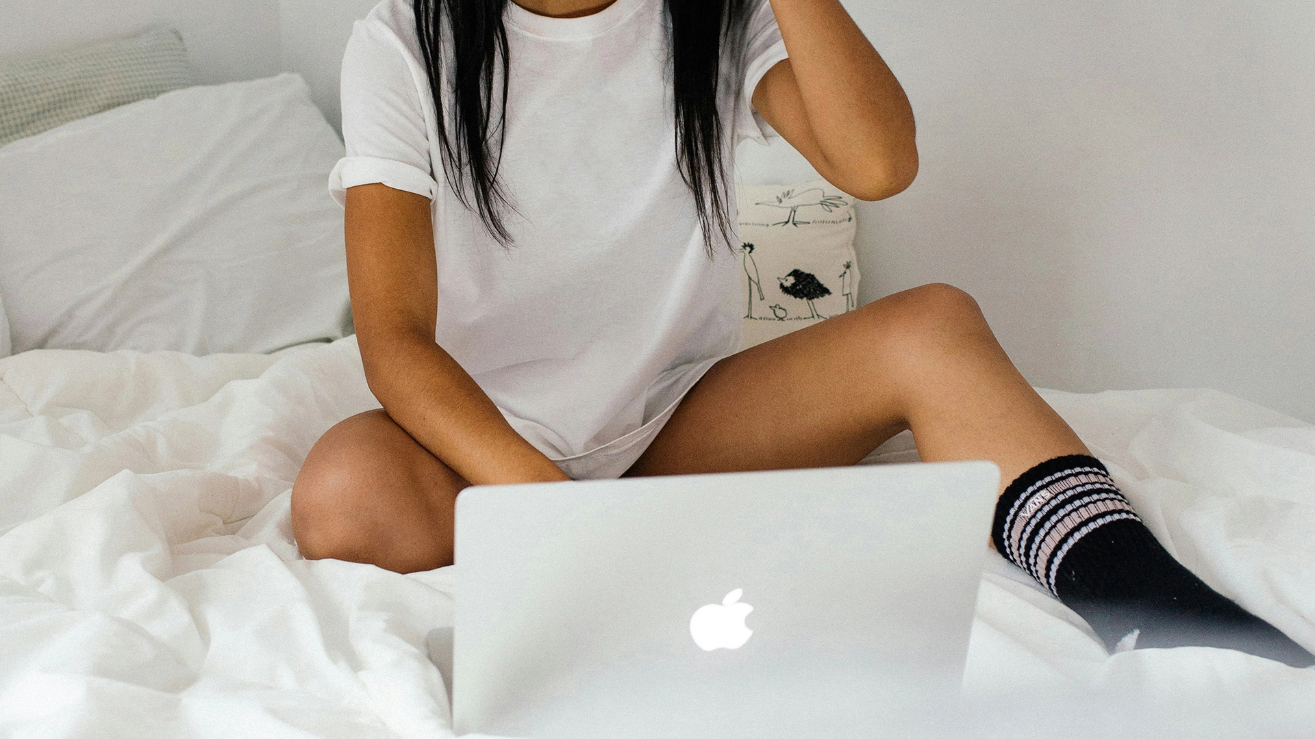 مشتركو “OnlyFans” يقاضونها، مدعين أنهم تم خداعهم للتحدث مع الذكاء الصناعي