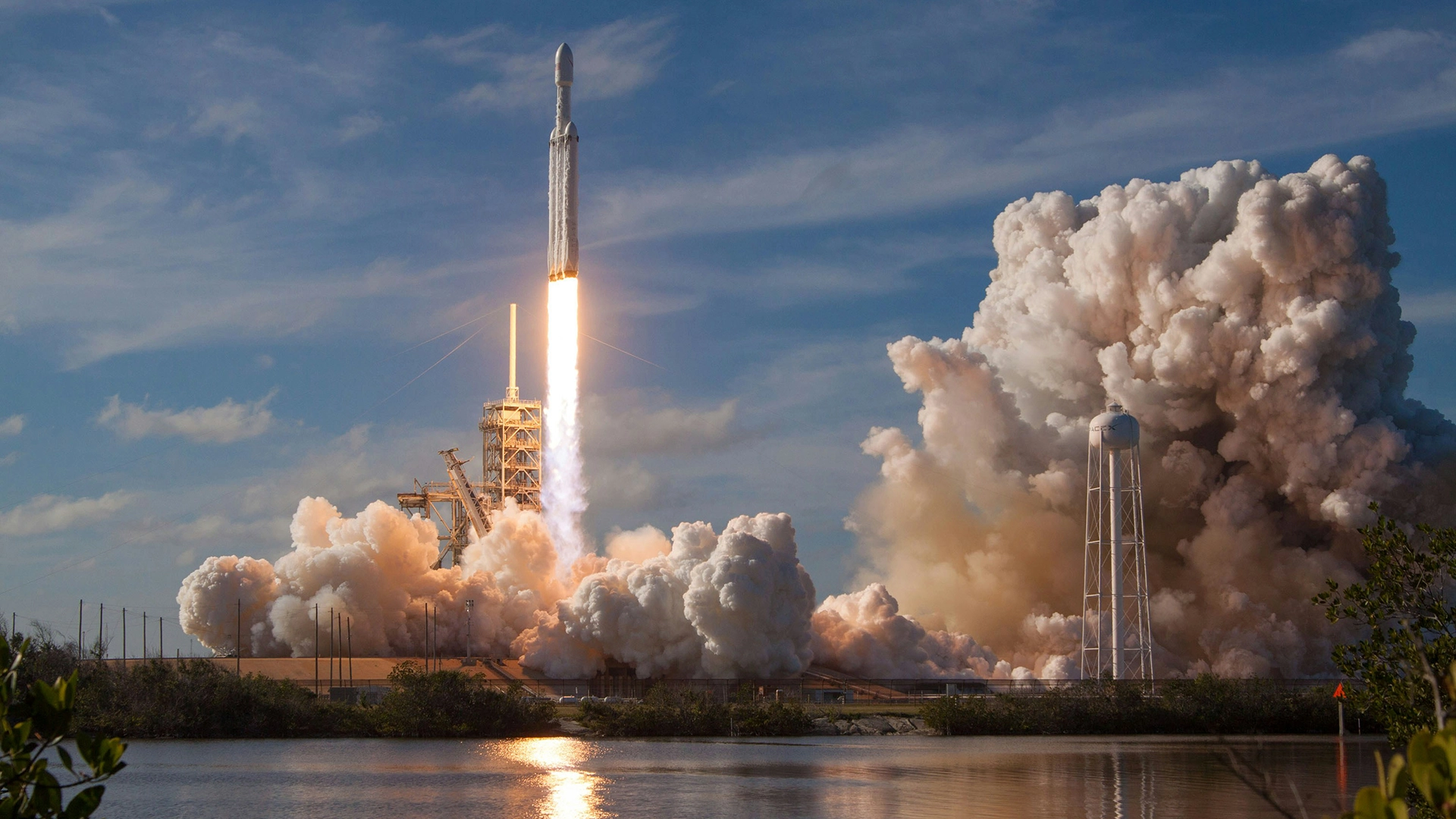 أطلقت SpaceX مهمة خاصة تضم 4 مدنيين في أول مدار قطبي على الإطلاق