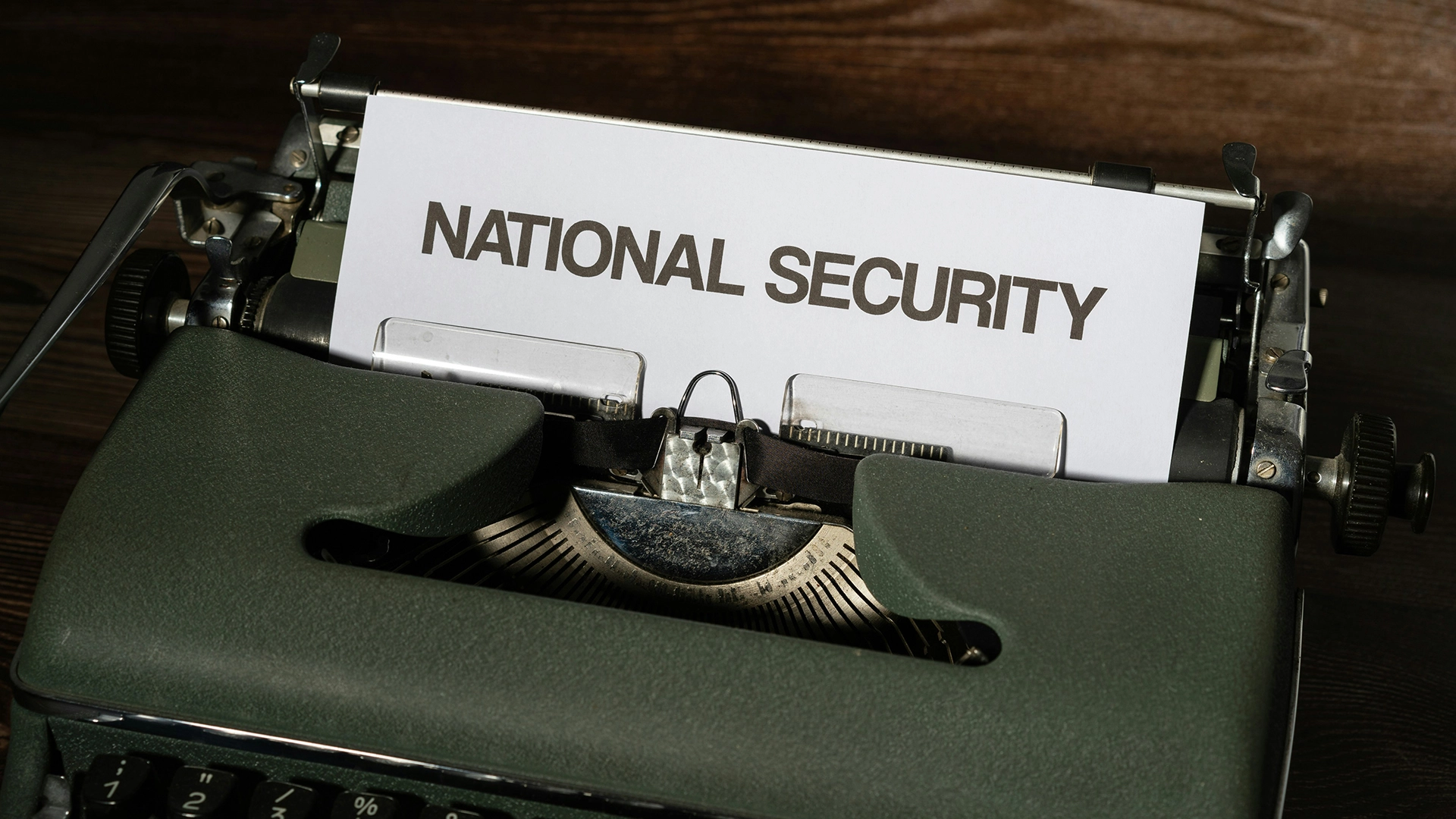 تقدم أعلى المسؤولين في الأمن السيبراني لـ CISA بالاستقالة، ويحثون القطاع الخاص على بناء منتجات آمنة
