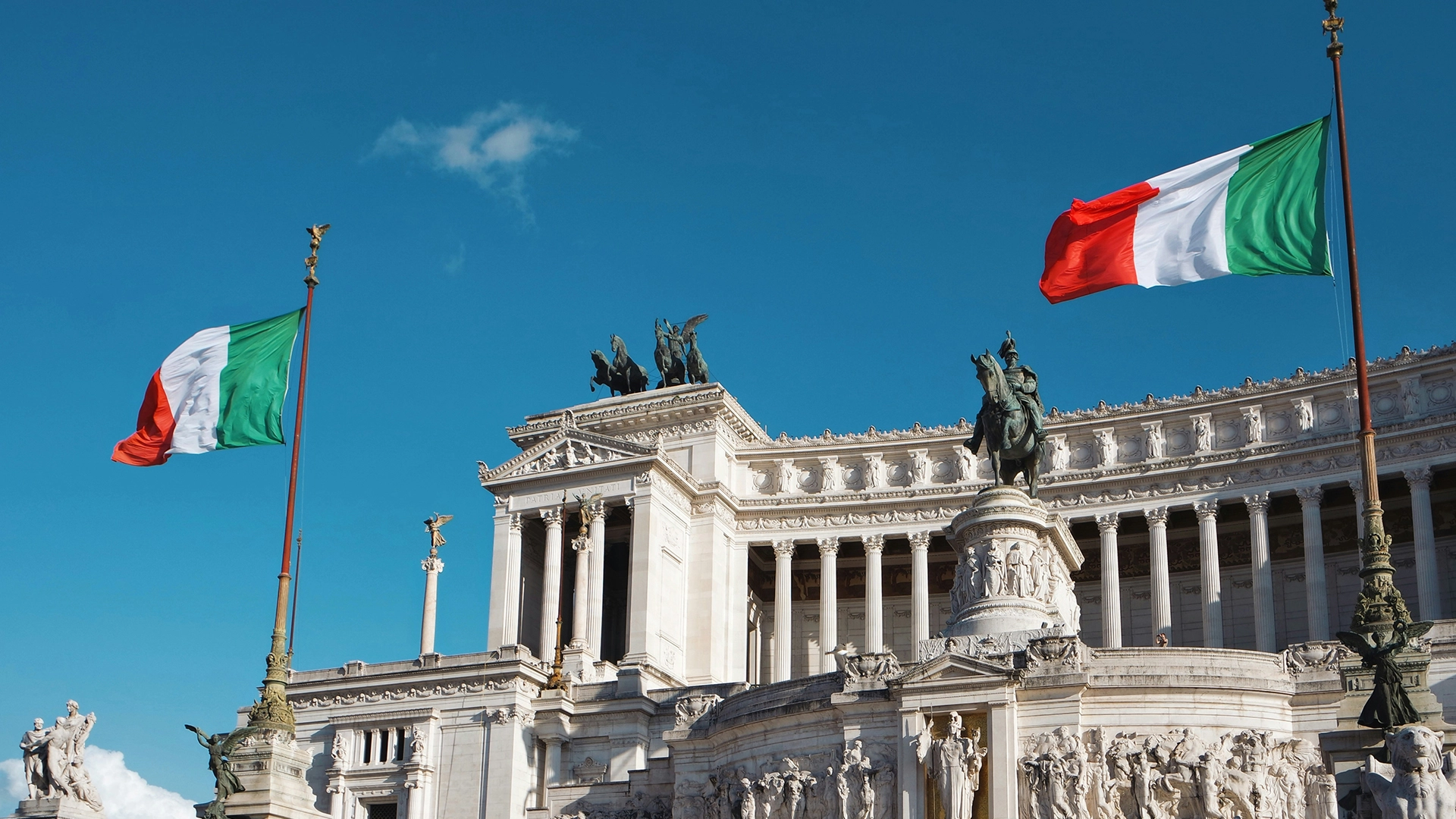 تفرض إيطاليا غرامة قدرها 5 مليون يورو على صانع الروبوت الذكي Replika بتهمة انتهاك حماية البيانات