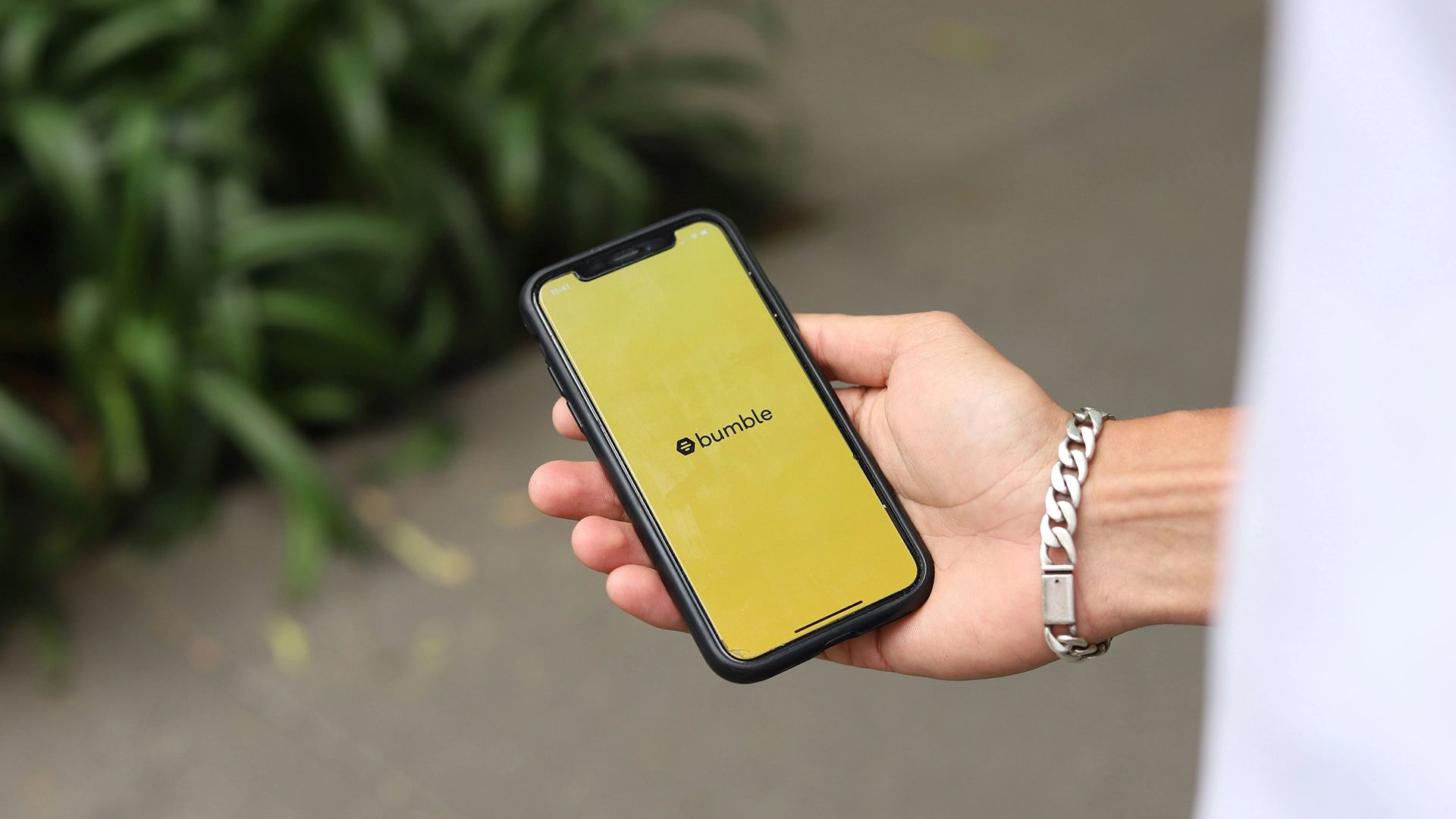 تخطط تطبيق المواعدة “Bumble” لإجراء تسريحات كبيرة لتعزيز النمو