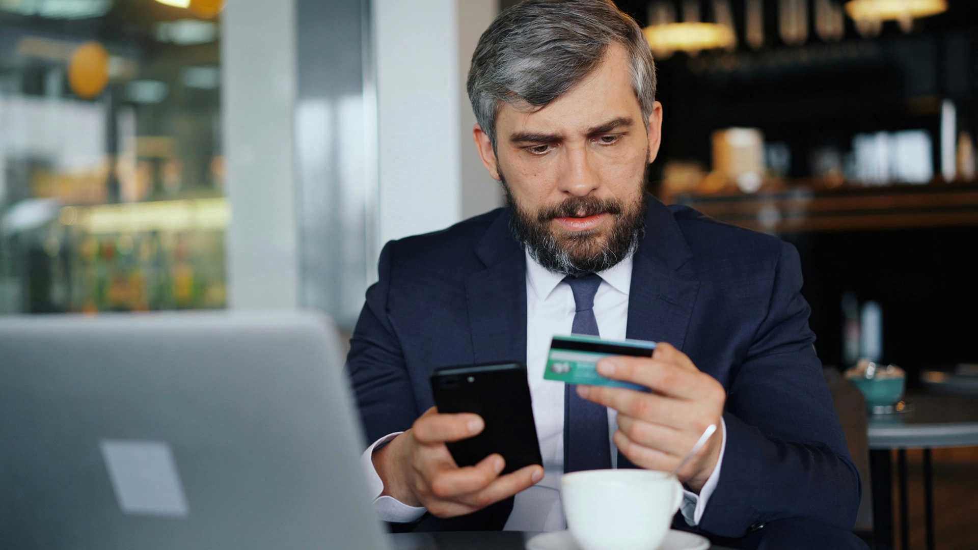 يحول برنامج الفدية الجديد التطبيقات المصرفية الحقيقية إلى أدوات تجسس