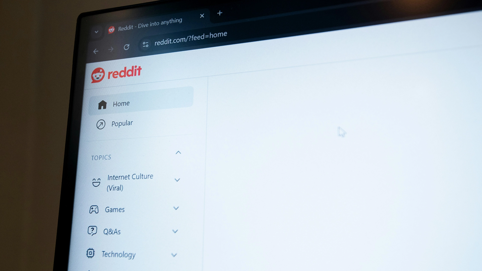 تحول Reddit إلى ثاني أكثر المصادر الذي يستشهد بها Google AI ، ولكنه يواجه صعوبة في الاحتفاظ بالمستخدمين