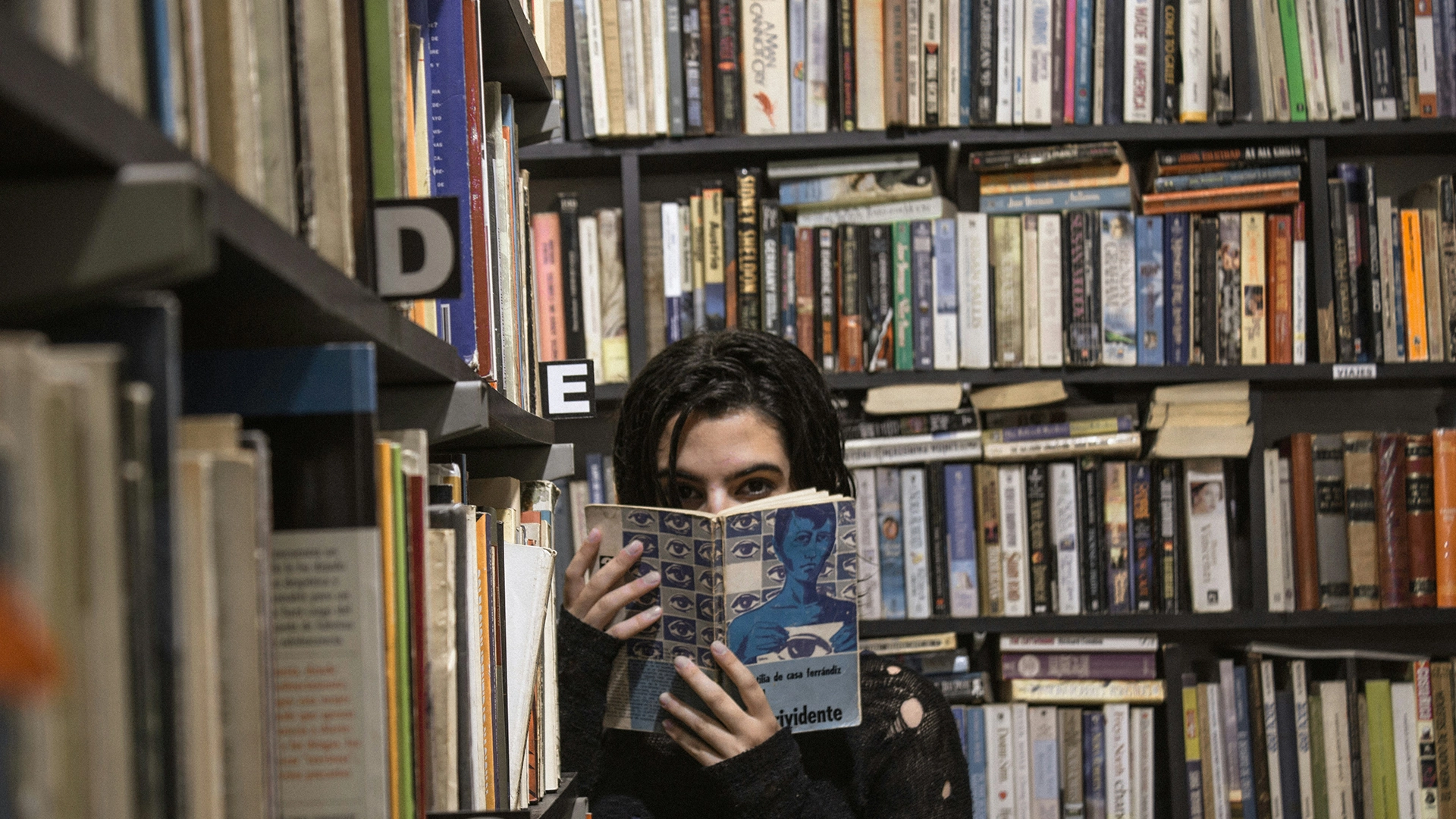 تحث الكاتبات الناشرين على حظر الكتب المكتوبة بواسطة الذكاء الصناعي